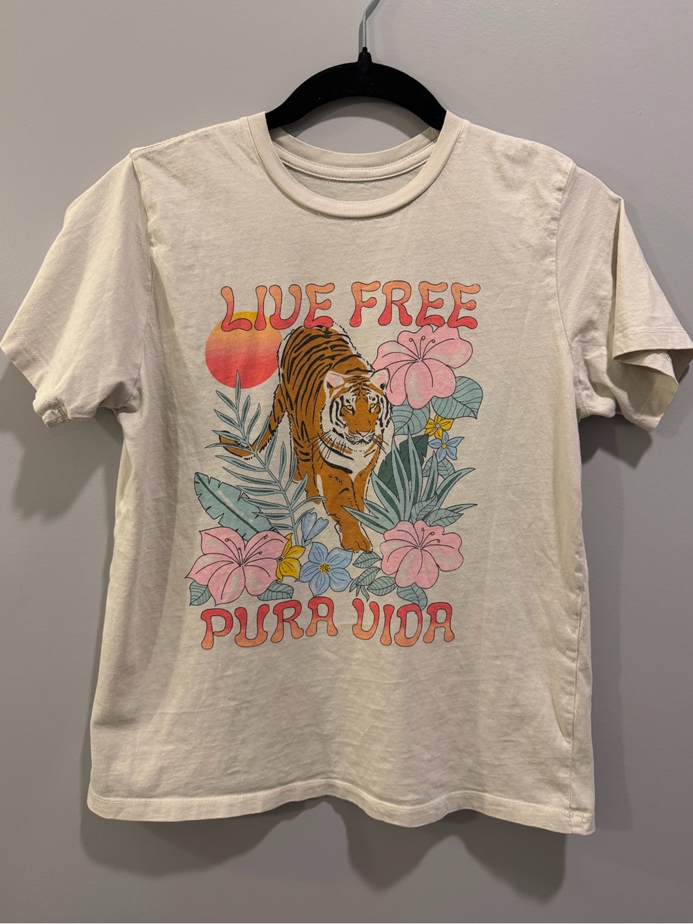 Pura Vida Live Free Tiger Graphic Tee Cream Size S